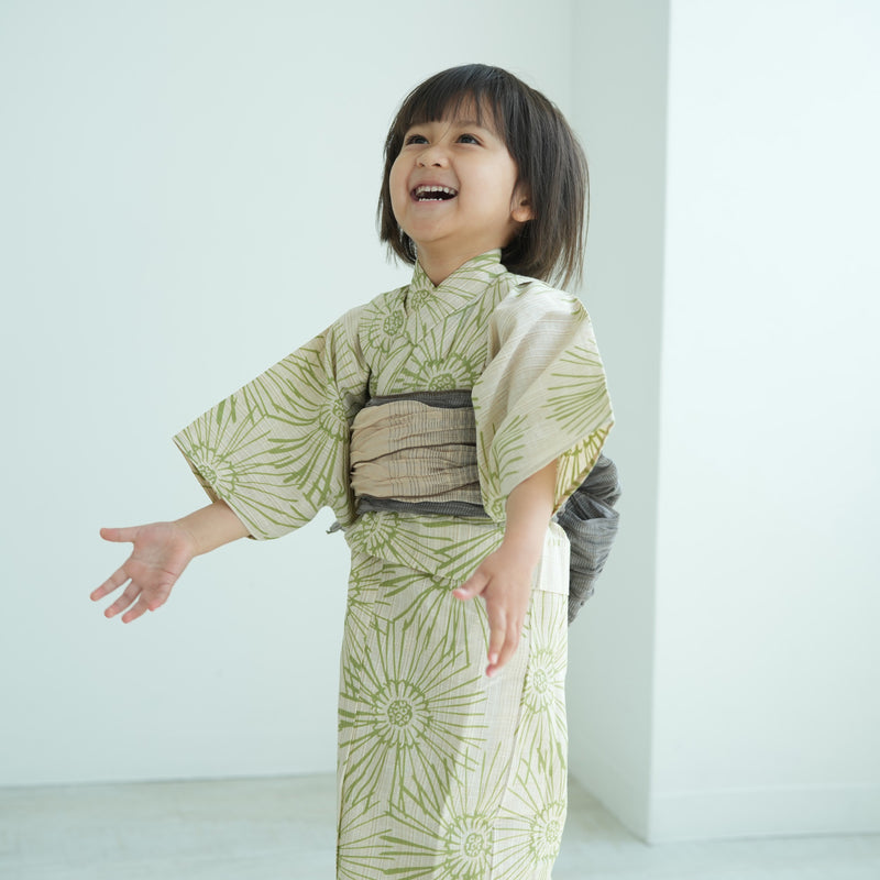 【utatane×注染工房 kids 日本製小幅生地使用 子供浴衣3点セット（ゆかた・帯・下駄） 男の子  先染めベージュにはじける抹茶】 国産 （6562190901）